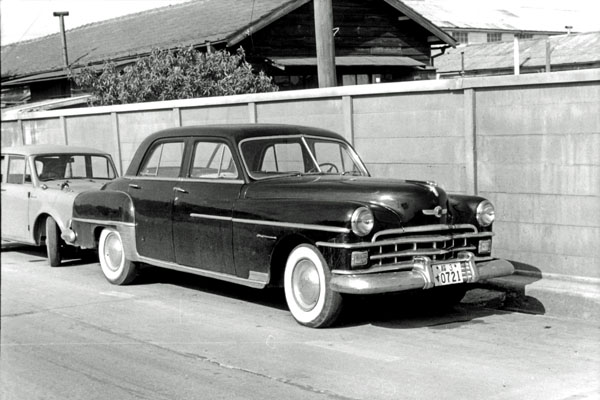 50-2a  018-23b 1950 Chrysler Imperial 4door Sedan.jpg